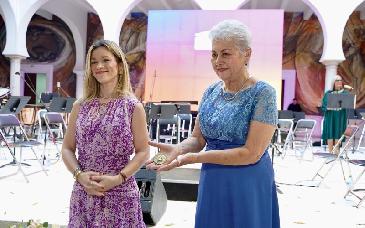 Teresa Catalán recibe la Medalla Emiliana de Zubeldía en Fiestas del Pitic 2026