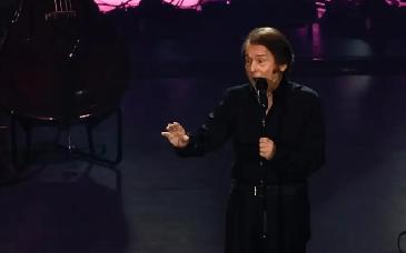 Raphael conquista el Auditorio Nacional a sus 82 años con una noche de clásicos y ovaciones en el Raphaelísimo Tour