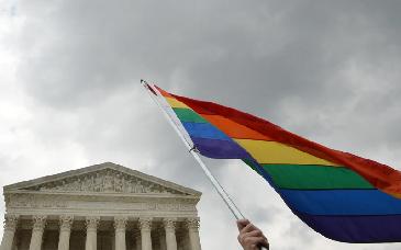 Corte Suprema de EE.UU. mantiene fallo que legaliza el matrimonio igualitario