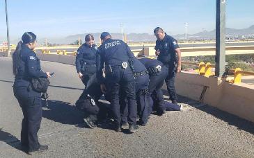 PESP rescata a mujer en crisis y evita tragedia desde un puente en Hermosillo