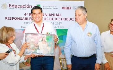 Reconocen a Sonora por liderazgo en entrega de libros de texto y lo eligen sede nacional