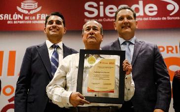 Clase 2025: dos cronistas más elevan a 18 los inmortales del periodismo deportivo en Sonora