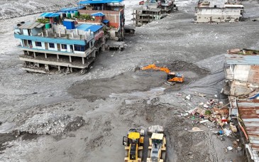 Aumenta a 362 la cifra de muertos por inundaciones y deslaves en Nepal y Tíbet