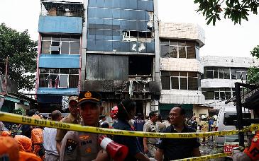 Incendio en oficinas de Yakarta deja 22 muertos y apuntan a baterías de dron