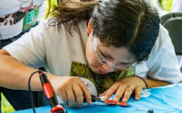 Jóvenes mexicanas rompen barreras en matemáticas y llaman a más niñas a intentarlo