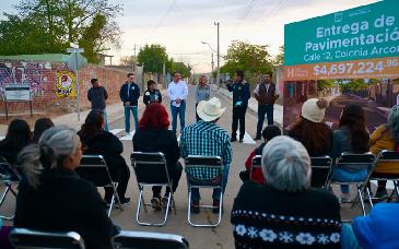 Entrega Antonio Astiazarán pavimentación de la calle 12 de Octubre en la colonia Nueva Esperanza