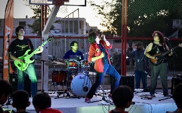 Vecinos de Altares disfrutan música en antesala de las Fiestas del Pitic