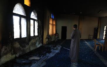 Escalada de violencia en Cisjordania: colonos incendian mezquita y matan a dos menores
