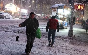 Ventisca récord deja escuelas cerradas, miles sin luz y más de 5 mil vuelos cancelados en el noreste estadounidense