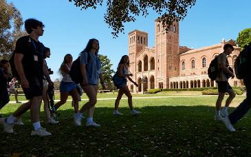 Naturalizados de EU temen por su estancia legal ante políticas migratorias de Trump