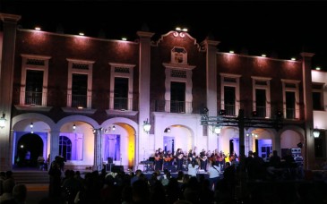 Unison celebra su 84 aniversario con música, tradición y fuegos artificiales