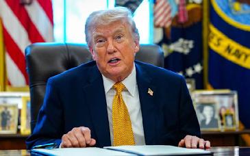 Trump intensifica ataques contra la prensa y amenaza con sanciones por “fake news”