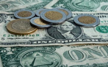 Sheinbaum atribuye fortaleza del peso a una economía sólida y confianza internacional