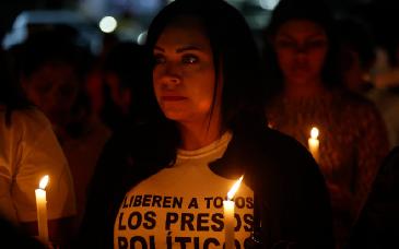 Venezuela libera presos en medio de reacomodo político tras ofensiva de EU