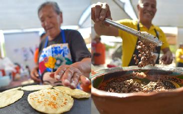 Amplían horarios del trolebús para asistir a la 9ª Muestra Gastronómica de San Pedro