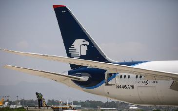 México analiza vías diplomáticas para reanudar envío de crudo; aerolíneas mantienen vuelos a la isla