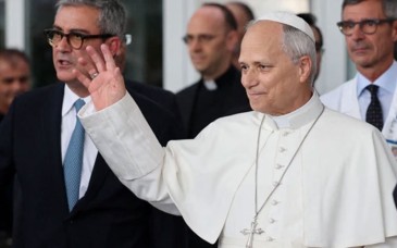 Papa León XIV recibe el alta hospitalaria tras cirugía por cáncer de pulmón