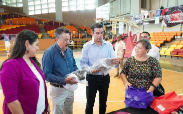 Arranca entrega de uniformes y computadoras en Cajeme; más de 52 mil estudiantes serán beneficiados