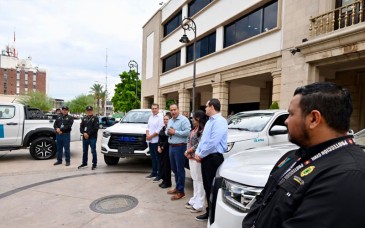 Hermosillo entrega cinco vehículos eléctricos a Protección Civil
