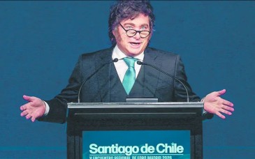 Milei arremete contra la izquierda y reivindica a Allende durante cumbre ultraderechista en Chile