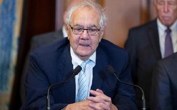 Muere Barney Frank, impulsor de histórica reforma financiera en EU, a los 86 años