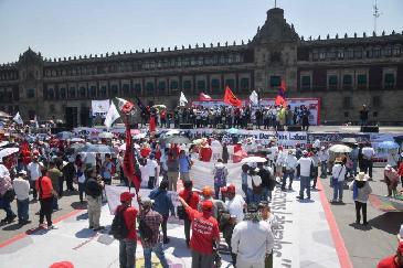 CNTE inicia huelga y plantón
