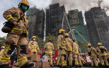Tragedia en Hong Kong: 75 muertos y cientos sin localizar tras incendio en torres envejecidas