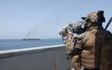 Trump ordena destruir barcos iraníes en Ormuz y afirma tener control total