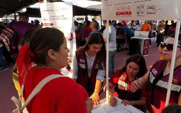 Sonora Atiende acerca servicios laborales gratuitos a familias de Hermosillo