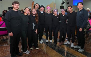 Estudiantes de Odontología participan en entrega de prótesis dentales Construyendo Sonrisas