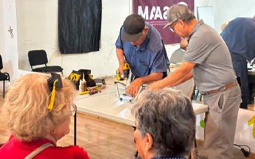 ISAAM impulsa taller de reparación de electrodomésticos para adultos mayores