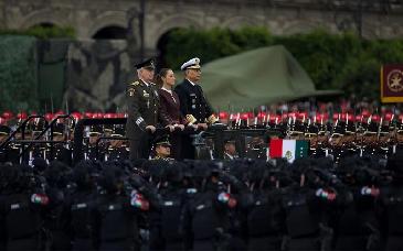 Sheinbaum encabeza por primera vez desfile militar de Independencia