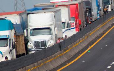 Bloqueos en carreteras y aduanas dejan pérdidas de hasta 6 mil millones: iniciativa privada