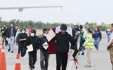 Gobierno de Trump endurece estrategia migratoria con medidas silenciosas que afectan empleo, vivienda y servicios