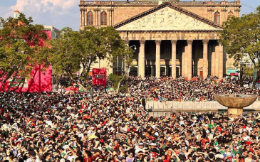Fan Fest del Zócalo reúne a miles de aficionados para el Uruguay-España