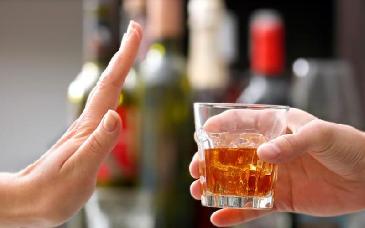 SAT alerta: revisa el marbete antes de comprar alcohol