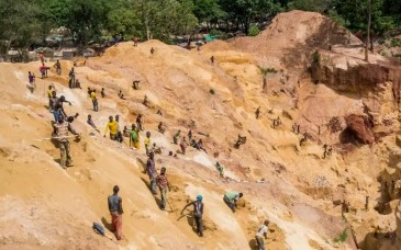 Deslizamiento en mina de oro ilegal deja al menos 100 muertos en República Centroafricana