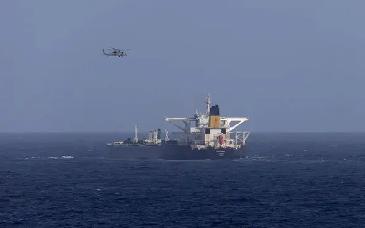 Guardia Costera de EU persigue petrolero ligado a Venezuela y espera refuerzos para incautarlo