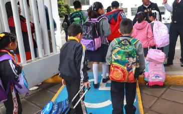 Regresan a las aulas 23 millones de alumnos de educación básica