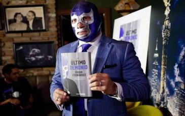 Blue Demon Jr. revela su historia antes de la máscara en el libro El último demonio