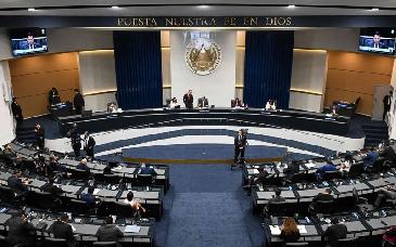 El Salvador aprueba prisión perpetua para menores criminales